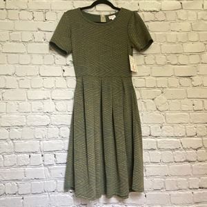 SOLD 🛒 LuLaRoe Amelia Green Dress